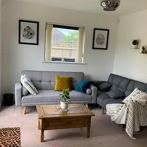 Apartment The Hive, Private Large Double Room, Barking, Close To London, Barking (Greater London)